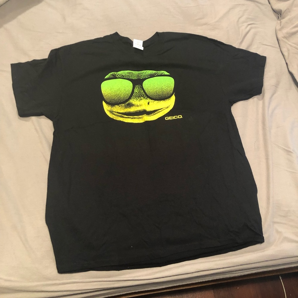 GEICO lizard neon tee
